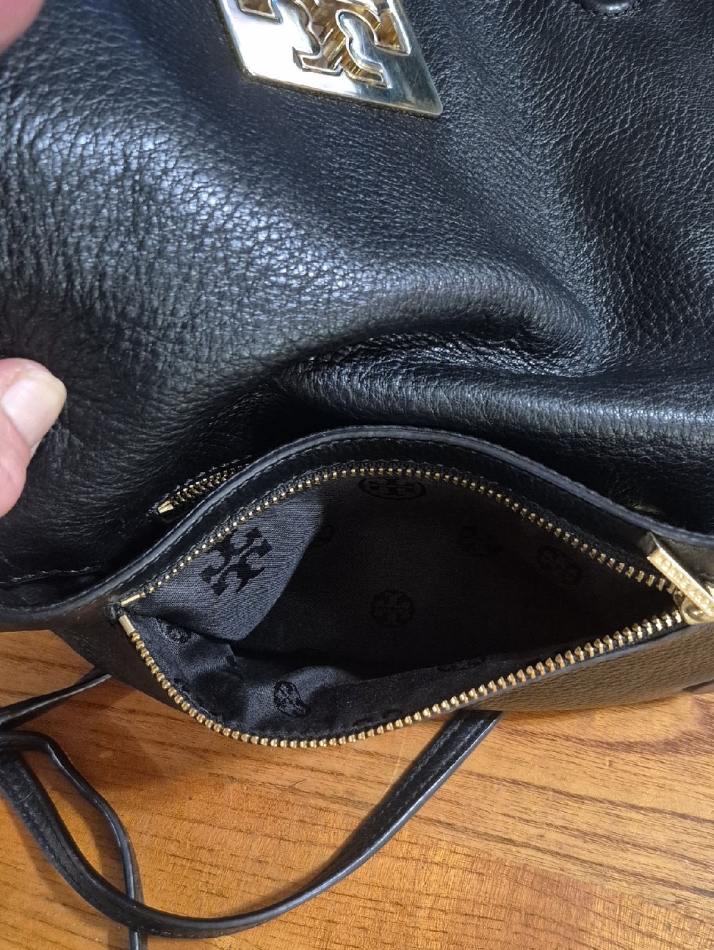 Tory Burch Black Pebbled Leather Crossbody with Gold Logo - Picture 7 of 9